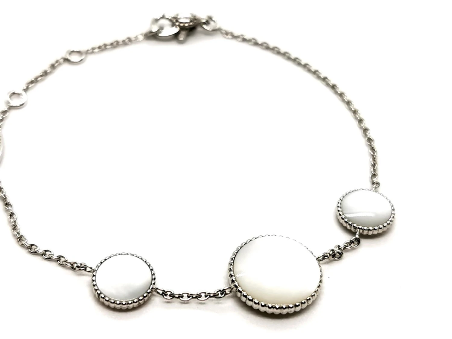 Bracelet DIOR "Rose Des Vents", Or Blanc, Nacre Et Diamant 6 Bracelet DIOR "Rose Des Vents", Or Blanc, Nacre Et Diamant – Image 6