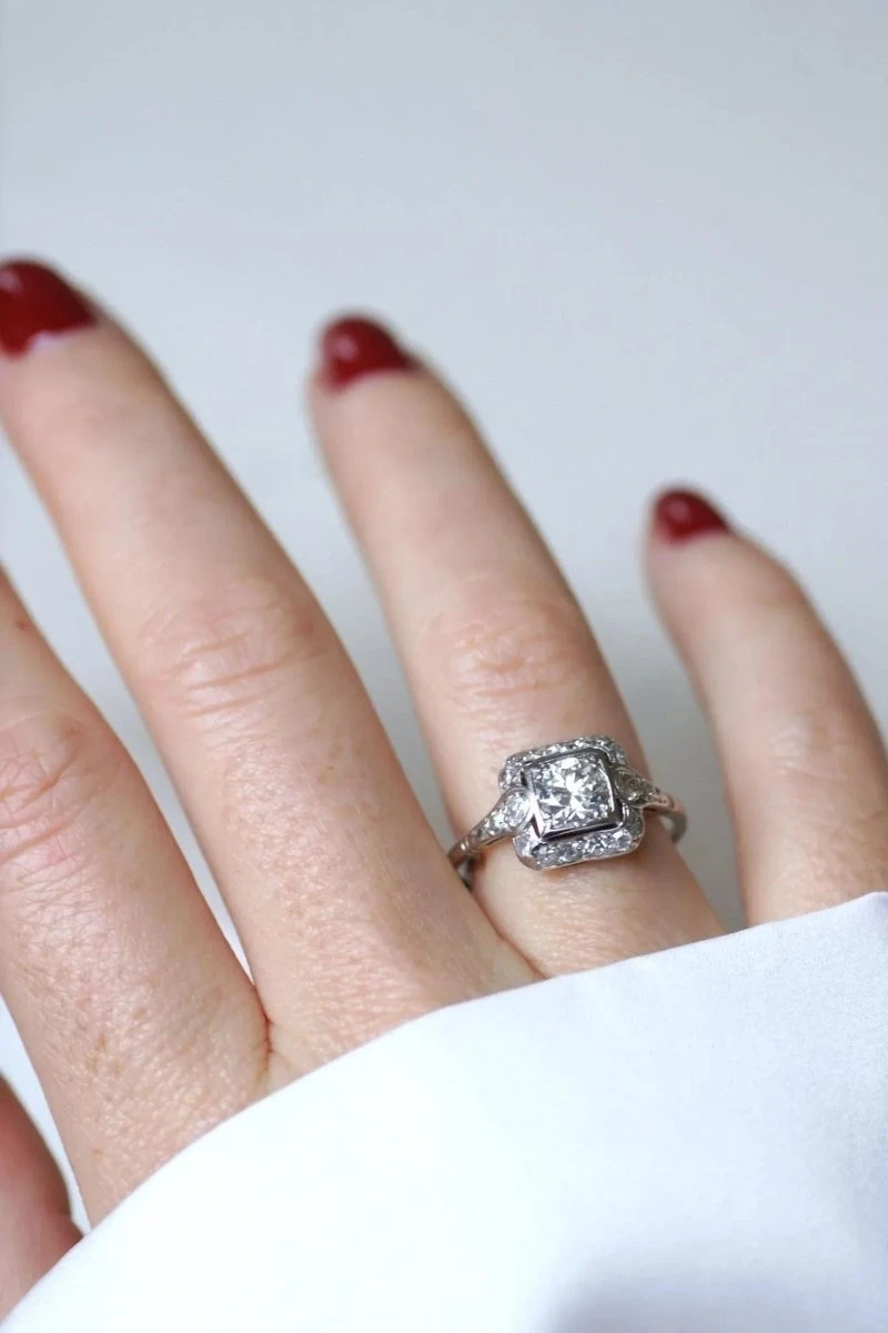 Bague Art Deco Carrée Diamants 1,45 Cts 6 Bague Art Deco Carrée Diamants 1,45 Cts – Image 6