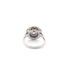 Bague Entourage En Platine, Saphirs Et Diamants 9 Bague Entourage En Platine, Saphirs Et Diamants -Castafiore Boutique bague art deco diamant de 071ct gsi1 278474