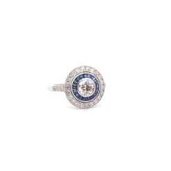 Bague Entourage En Platine, Saphirs Et Diamants 8 Bague Entourage En Platine, Saphirs Et Diamants -Castafiore Boutique bague art deco diamant de 071ct gsi1 940787