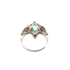 Bague Art Déco En Platine, émeraude, Saphirs Et Diamants 8 Bague Art Déco En Platine, émeraude, Saphirs Et Diamants -Castafiore Boutique bague art deco emeraude saphirs et diamants 515603