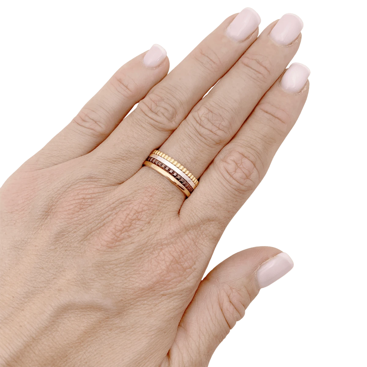 Miller Bague Bandeau BOUCHERON "Quatre Classique Small" En Or Jaune, Or Blanc Et Or Rose 2 Miller Bague Bandeau BOUCHERON "Quatre Classique Small" En Or Jaune, Or Blanc Et Or Rose – Image 2