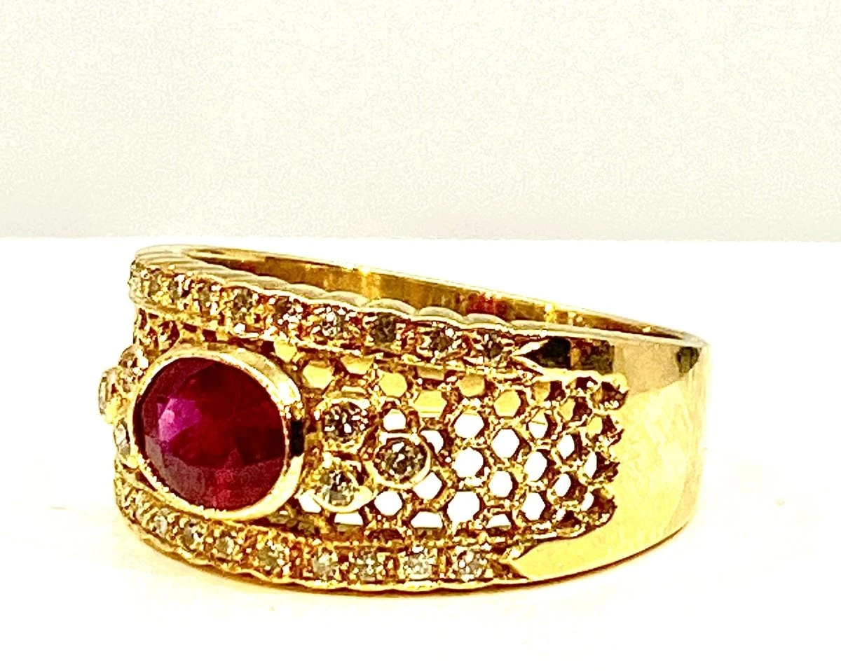 Bague Bandeau En Or Jaune 18 Carats En Rubis Et Diamants 16 Bague Bandeau En Or Jaune 18 Carats En Rubis Et Diamants – Image 16