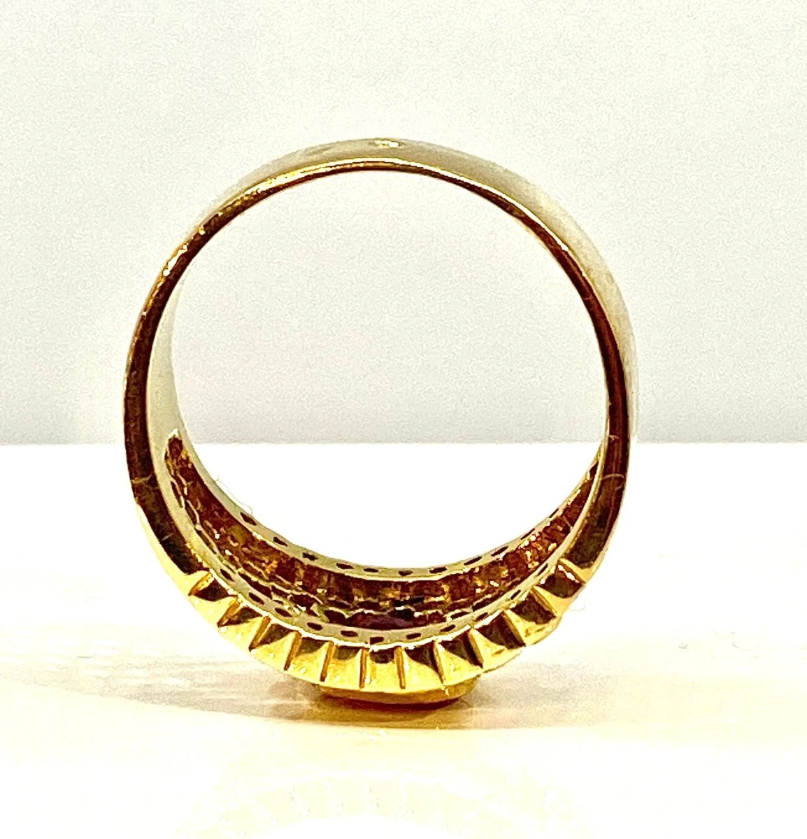 Bague Bandeau En Or Jaune 18 Carats En Rubis Et Diamants 15 Bague Bandeau En Or Jaune 18 Carats En Rubis Et Diamants – Image 15