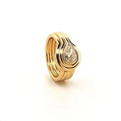 Bague Bandeau En Or Jaune Godronné Et Diamant De Taille Poire