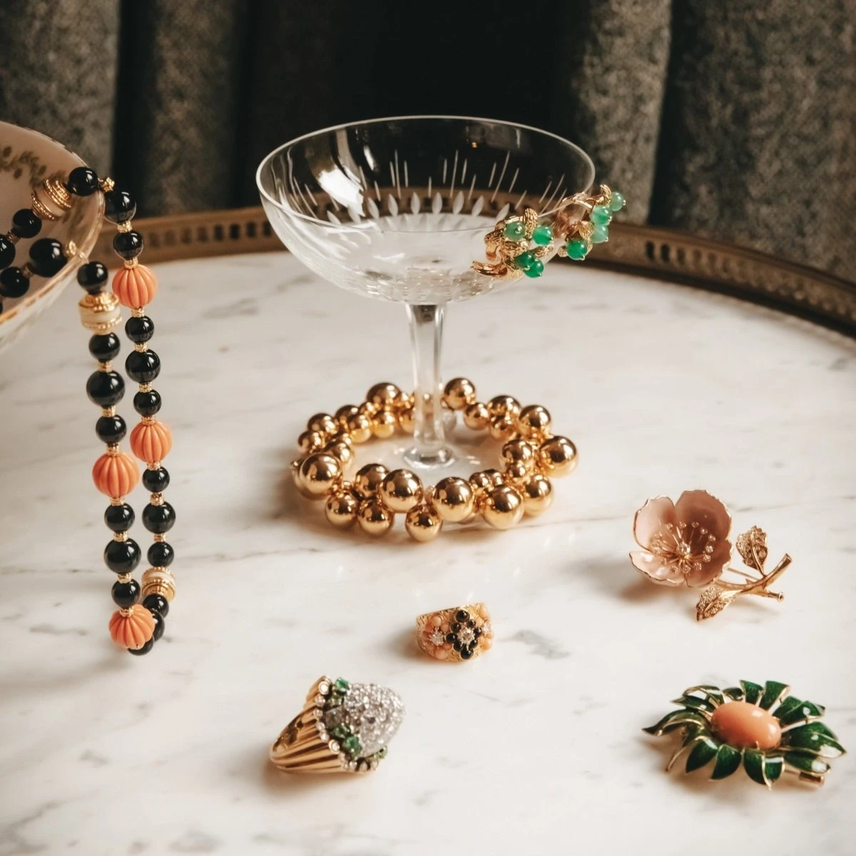 Bague Bandeau VAN CLEEF & ARPELS En Or Jaune, Corail, Onyx Et Diamants 8 Bague Bandeau VAN CLEEF & ARPELS En Or Jaune, Corail, Onyx Et Diamants – Image 8