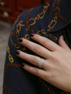 Bague Bandeau Vintage En Or Blanc Et Diamants -Castafiore Boutique bague bandeau vintage en or blanc et diamants 379858