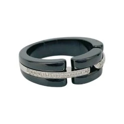 Miller Bague CHANEL "Ultra" En Céramique, Or Blanc Et Diamants. 10 Miller Bague CHANEL "Ultra" En Céramique, Or Blanc Et Diamants. -Castafiore Boutique bague chanel ultra en ceramique or blanc et diamants 844636