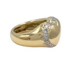 Miller Bague Chevalière CHAUMET "Chevalière Coeur" En Or Jaune Et Diamants -Castafiore Boutique bague chaumet chevaliere coeur en or jaune et diamants 398987
