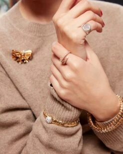 Bague Chevalière En Or Blanc Pavée De Diamants -Castafiore Boutique bague chevaliere en or blanc pavee de diamants 233082