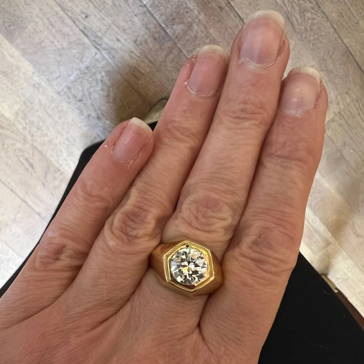 Bague Chevalière Hexagonale En Or Jaune Et Diamant 2 Bague Chevalière Hexagonale En Or Jaune Et Diamant – Image 2