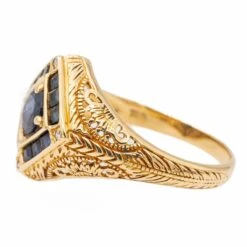 Bague Chevalière En Or Jaune Et Saphirs 9 Bague Chevalière En Or Jaune Et Saphirs -Castafiore Boutique bague chevaliere en or jaune et saphirs 589680