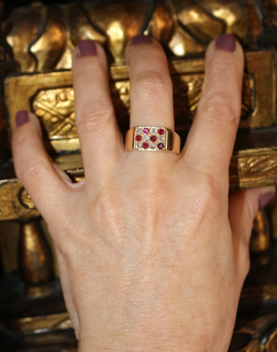 Bague Chevalière En Or Jaune, Rubis Et Diamants 2 Bague Chevalière En Or Jaune, Rubis Et Diamants – Image 2