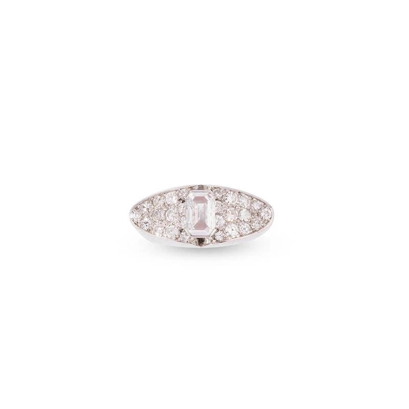 Bague De Forme Ovale En Platine Pavée De Diamants Et Diamant Taille émeraude 1 Bague De Forme Ovale En Platine Pavée De Diamants Et Diamant Taille émeraude
