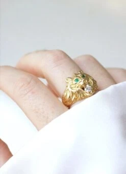 Bague Chevalière Lion Or Jaune Et Diamant -Castafiore Boutique bague chevaliere lion or jaune et diamant 792054