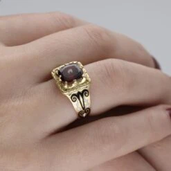 Bague Chevalière En Or Jaune, émail Et Grenat -Castafiore Boutique bague chevaliere napoleon iii en or jaune 18k avec email et grenat taille 54 182520