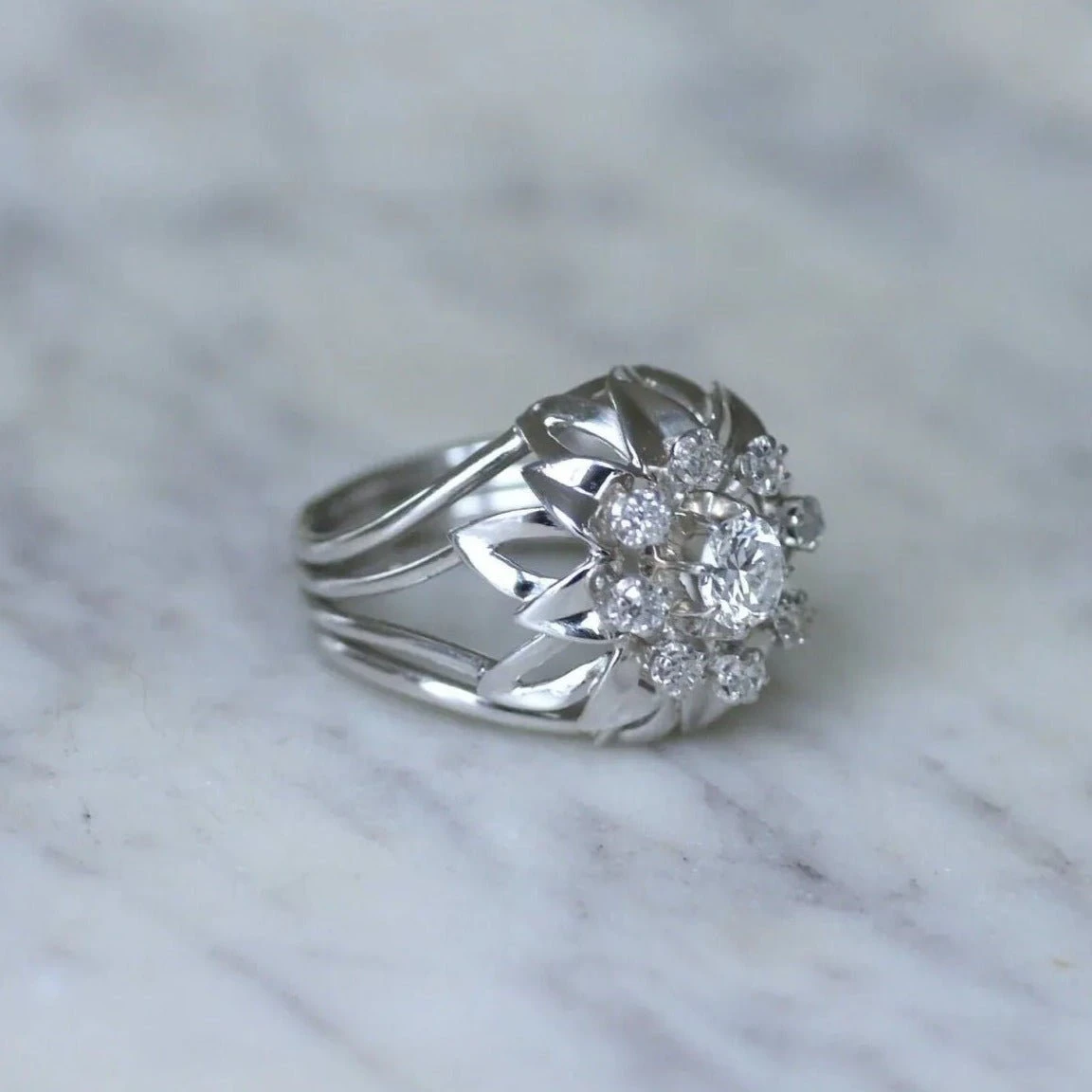 Bague Cocktail En Or Blanc, Platine, Et Diamants 3 Bague Cocktail En Or Blanc, Platine, Et Diamants – Image 3