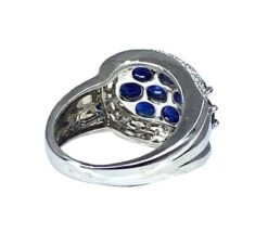 Bague Bandeau En Or Blanc, Saphirs Et Diamants -Castafiore Boutique bague cocktail en or blanc saphir et diamants 470541