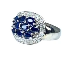 Bague Bandeau En Or Blanc, Saphirs Et Diamants -Castafiore Boutique bague cocktail en or blanc saphir et diamants 824883