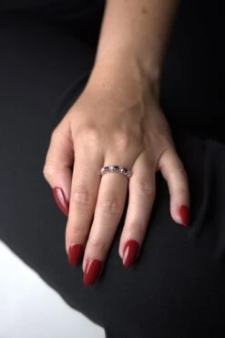 Bague Demi Alliance En Or Blanc, Rubis Et Diamants -Castafiore Boutique bague demi alliance en or blanc rubis et diamants 757435