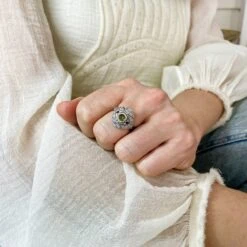 Bague Dôme En Or Blanc, Péridot, Rubis Et Diamants 9 Bague Dôme En Or Blanc, Péridot, Rubis Et Diamants -Castafiore Boutique bague dome art deco peridot rubis diamants 833740