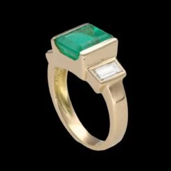 Bague Trilogie En Or, émeraude Et Diamants -Castafiore Boutique bague emeraude de colombie et diamants baguettes en or jaune 18k taille 50 51 643559