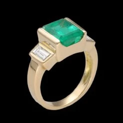 Bague Trilogie En Or, émeraude Et Diamants -Castafiore Boutique bague emeraude de colombie et diamants baguettes en or jaune 18k taille 50 51 677649