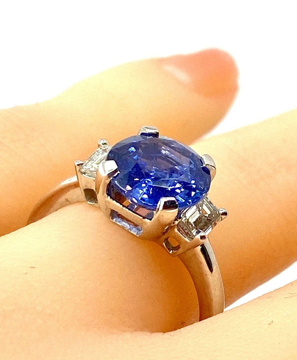 Bague En Or Blanc 18 Carats : Saphir 3,58 Carats Non Chauffé Et Diamants 4 Bague En Or Blanc 18 Carats : Saphir 3,58 Carats Non Chauffé Et Diamants – Image 4
