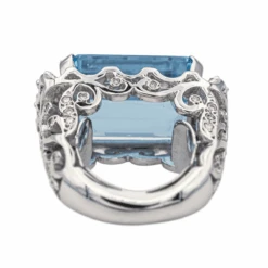 Bague En Or Blanc, Aigue-marine, émeraude Et Diamants -Castafiore Boutique bague en or blanc aigue marine emeraude et diamants 203132