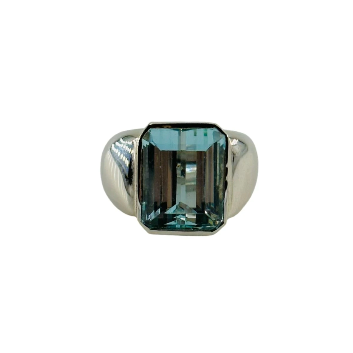 Bague Chevalière En Or Blanc Et Aigue-marine 1 Bague Chevalière En Or Blanc Et Aigue-marine