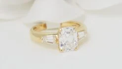 Bague En Or Jaune Et Diamant Coussin 2cts Certifié -Castafiore Boutique bague en or jaune et diamant coussin 2cts certifie 418533