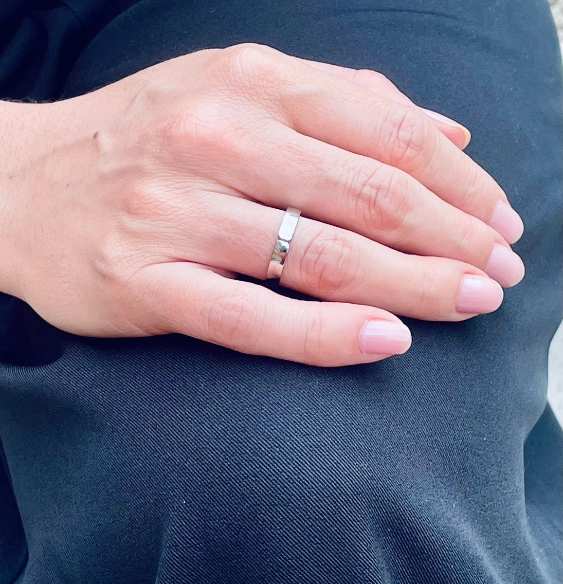 Bague HERMÈS "Ever Kelly" Grand Modèle En Platine 2 Bague HERMÈS "Ever Kelly" Grand Modèle En Platine – Image 2