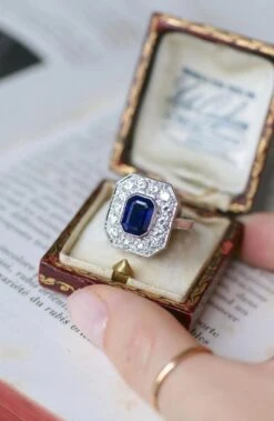 Bague Octogonale Saphir Et Diamants En Platine -Castafiore Boutique bague octogonale saphir et diamants en platine 917171