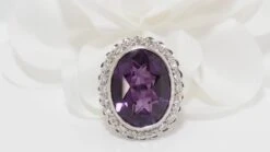 Bague Or Blanc Et Platine, Corindon Violet Et Diamants