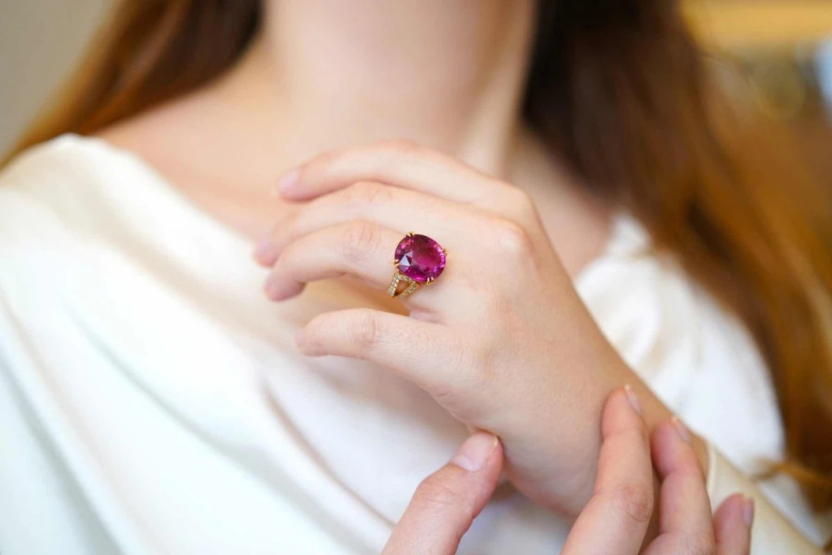 Bague Rubellite Et Diamants En Or Jaune 2 Bague Rubellite Et Diamants En Or Jaune – Image 2