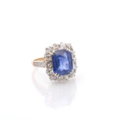 Bague Entourage En Plate, Or, Saphir Et Diamants -Castafiore Boutique bague saphir de 543cts et diamants 605407