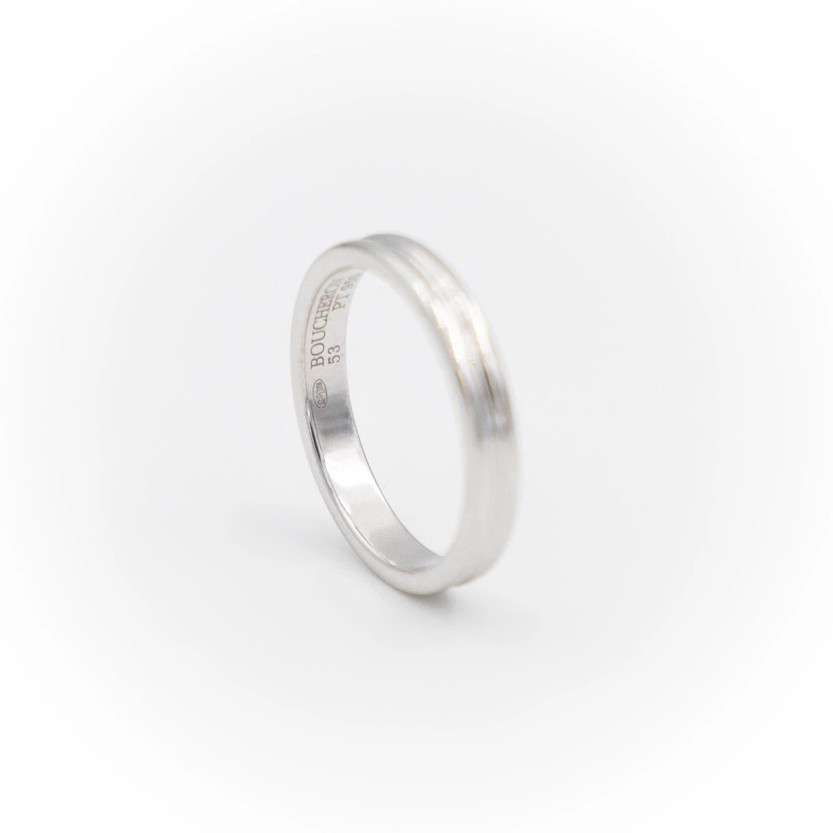 Boucheron Bague Alliance Godron Platine 4 Boucheron Bague Alliance Godron Platine – Image 4