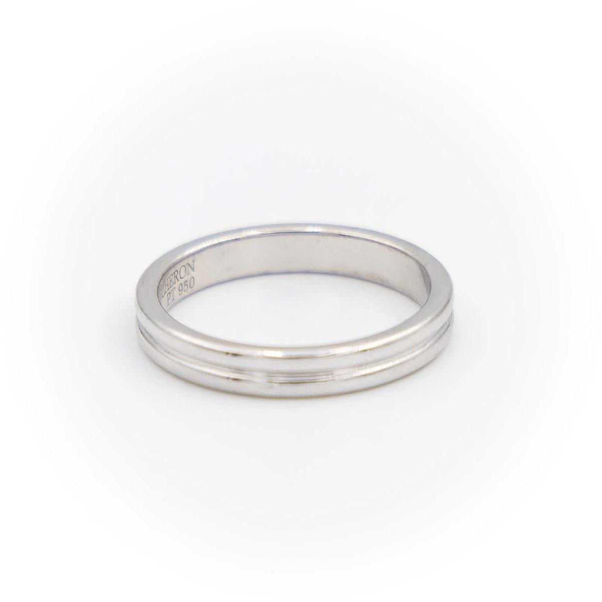 Boucheron Bague Alliance Godron Platine 3 Boucheron Bague Alliance Godron Platine – Image 3
