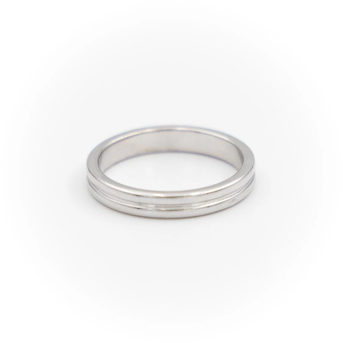 Boucheron Bague Alliance Godron Platine 5 Boucheron Bague Alliance Godron Platine – Image 5