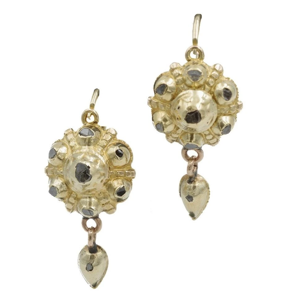 Boucles D'oreille En Or Jaune Et Diamants 1 Boucles D'oreille En Or Jaune Et Diamants