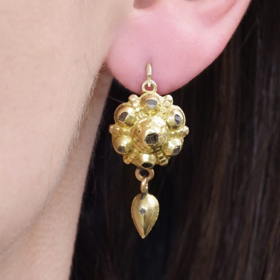 Boucles D'oreille En Or Jaune Et Diamants 2 Boucles D'oreille En Or Jaune Et Diamants – Image 2