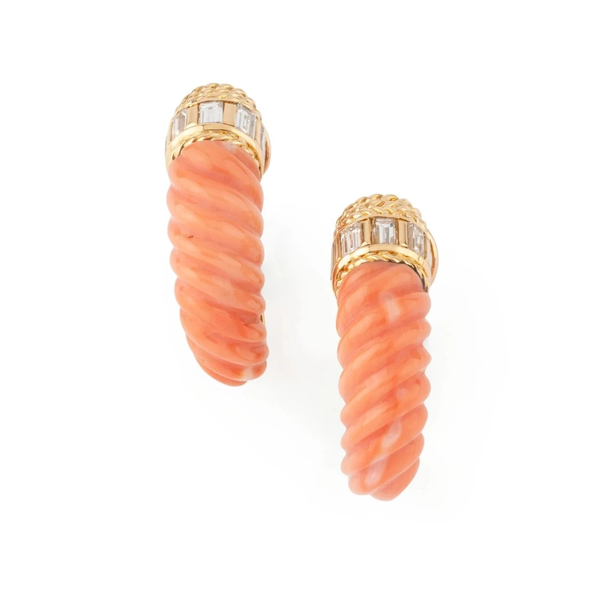 Boucles D'oreilles BOUCHERON Or Jaune, En Corail Et Diamants 1 Boucles D'oreilles BOUCHERON Or Jaune, En Corail Et Diamants