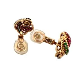 Boucles D'oreilles Clip BOUCHERON Tutti Frutti En Or Jaune, émeraudes, Rubis, Saphirs Et Diamants 6 Boucles D'oreilles Clip BOUCHERON Tutti Frutti En Or Jaune, émeraudes, Rubis, Saphirs Et Diamants -Castafiore Boutique boucles doreilles clip boucheron tutti frutti en or jaune emeraudes rubis saphirs et diamants 262000