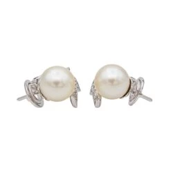 Boucles D'oreilles Clip En Or Blanc, Perles Et Diamants -Castafiore Boutique boucles doreilles clip en or blanc perles et diamants 326488
