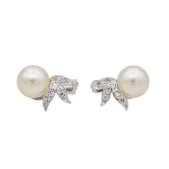 Boucles D'oreilles Clip En Or Blanc, Perles Et Diamants -Castafiore Boutique boucles doreilles clip en or blanc perles et diamants 970865