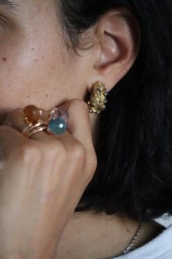 Boucles D'oreilles Clip En Or Jaune émail Bleu Et Saphir -Castafiore Boutique boucles doreilles clip en or jaune email bleu et saphir 448938