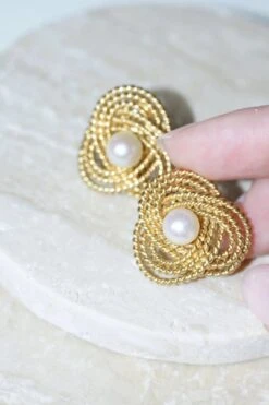 Boucles D'Oreilles Clip Gubelin Or Torsadé Et Perles -Castafiore Boutique boucles doreilles clip gubelin or torsade et perles 798713