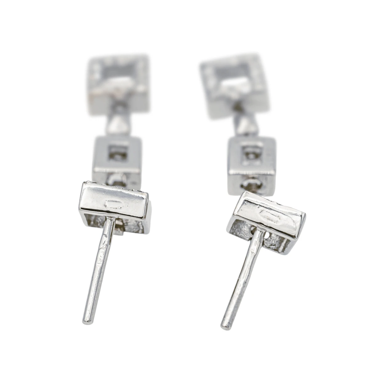 Boucles D'oreilles Clous En Or Blanc Et Diamants 5 Boucles D'oreilles Clous En Or Blanc Et Diamants – Image 5
