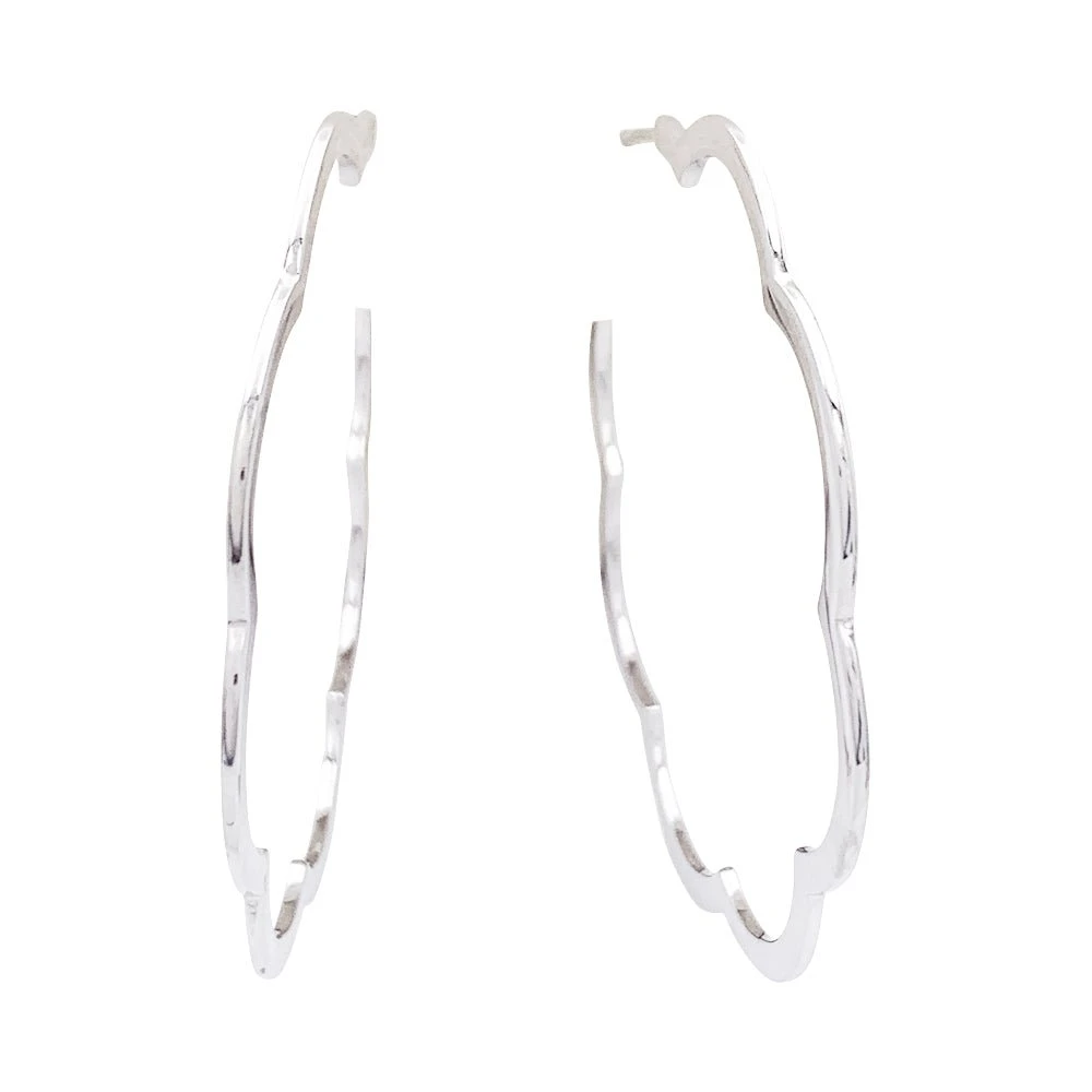 Miller Boucles D'oreilles Créoles CHANEL "Profil De Camélia" En Or Blanc 4 Miller Boucles D'oreilles Créoles CHANEL "Profil De Camélia" En Or Blanc – Image 4