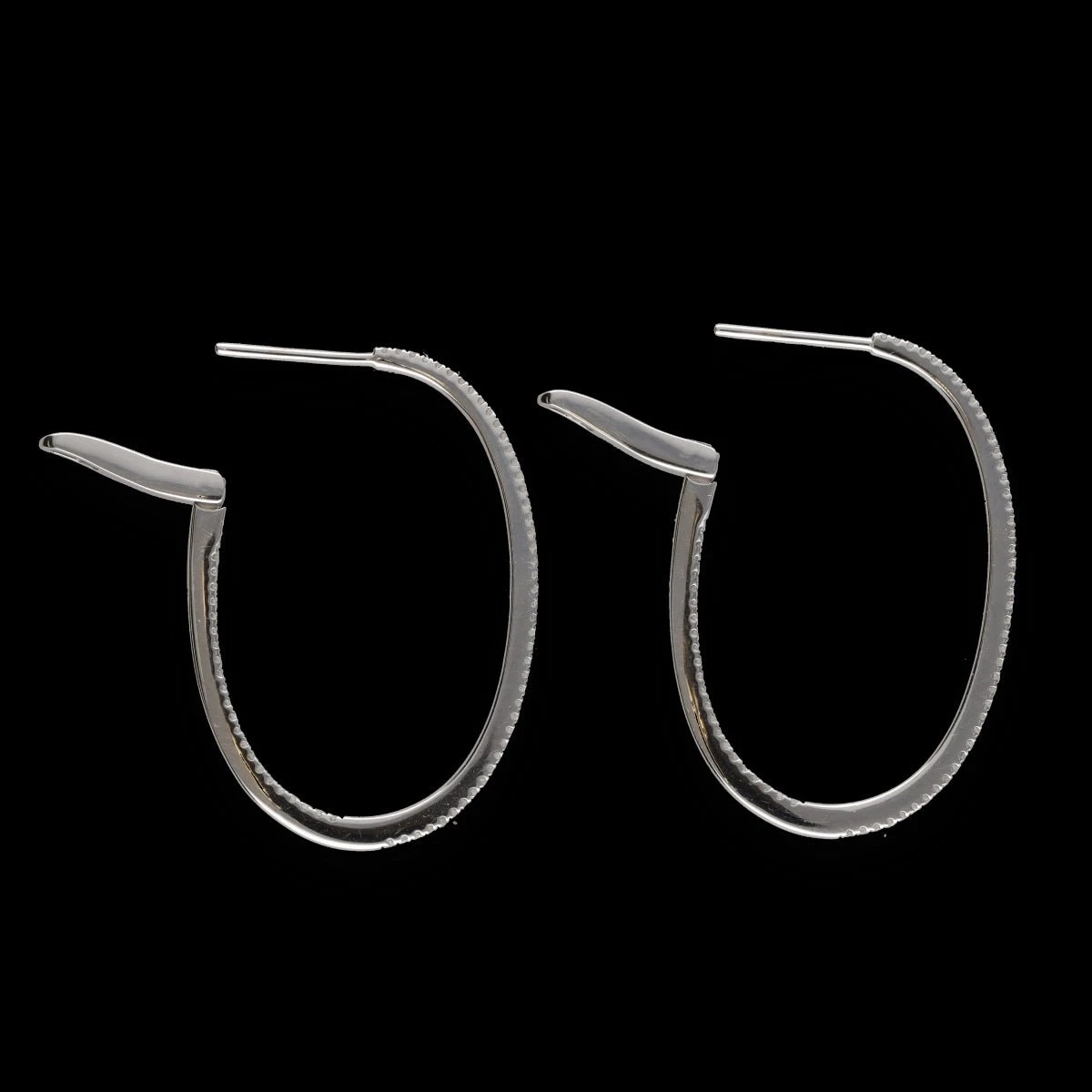 Boucles D'oreilles Créoles En Or Gris Et Diamants 4 Boucles D'oreilles Créoles En Or Gris Et Diamants – Image 4